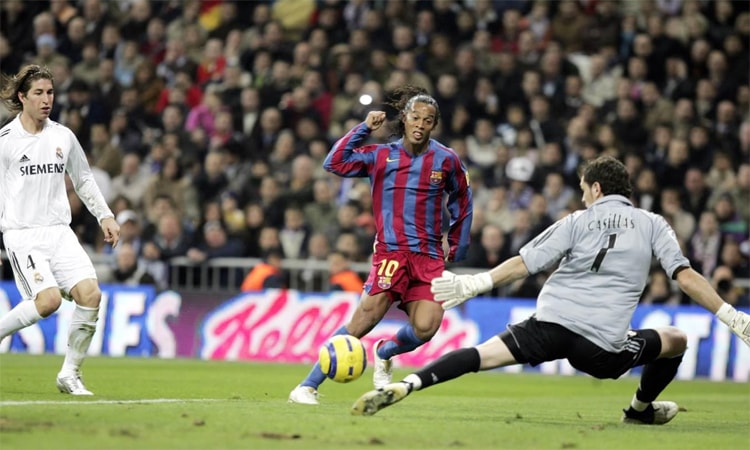 Ronaldinho và tuyệt phẩm ở Bernabeu