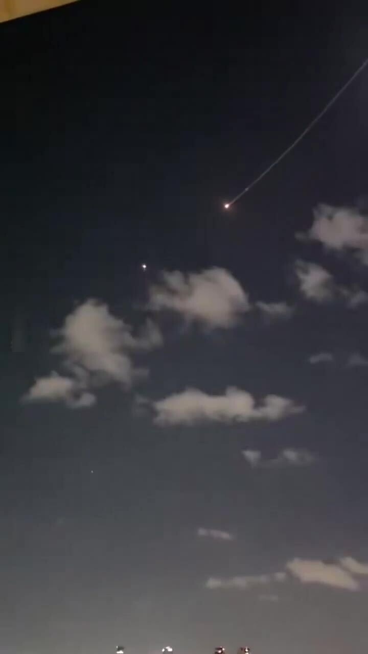 Xuất hiện video 'tên lửa Iran tránh đạn phòng không Israel'