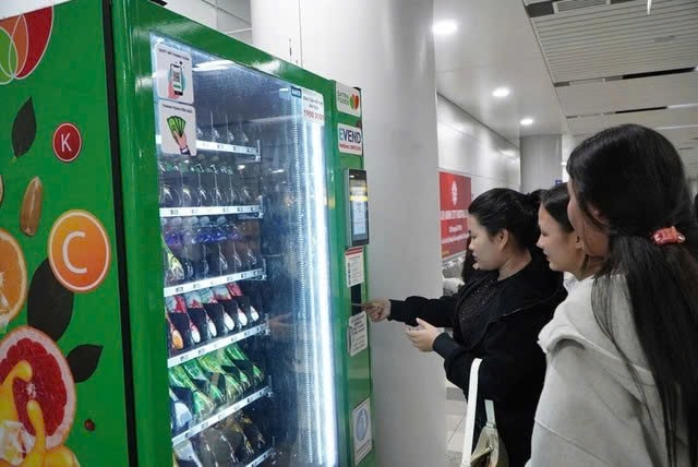 TP HCM tính đưa cửa hàng tiện lợi vào ga metro số 1 - Ảnh 1.