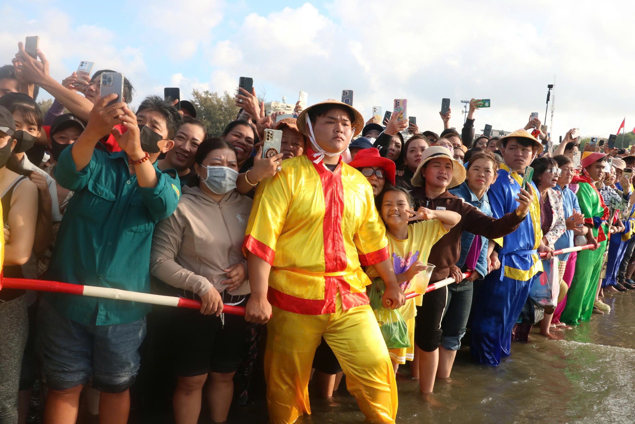 Lễ hội Dinh Cô 2026 tại Long Hải: Sự kiện văn hóa đặc sắc của ngư dân miền biển - Ảnh 9. Lễ hội Dinh Cô 2026 tại Long Hải: Sự kiện văn hóa đặc sắc của ngư dân miền biển - Ảnh 9.