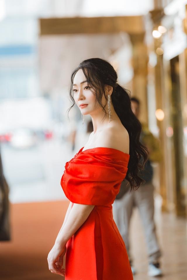 Nữ NSƯT gây sốt phim giờ vàng với vai bà mẹ cay nghiệt muốn là 'tắc kè hoa' trong diễn xuất, bứt ra vùng an toàn- Ảnh 4.