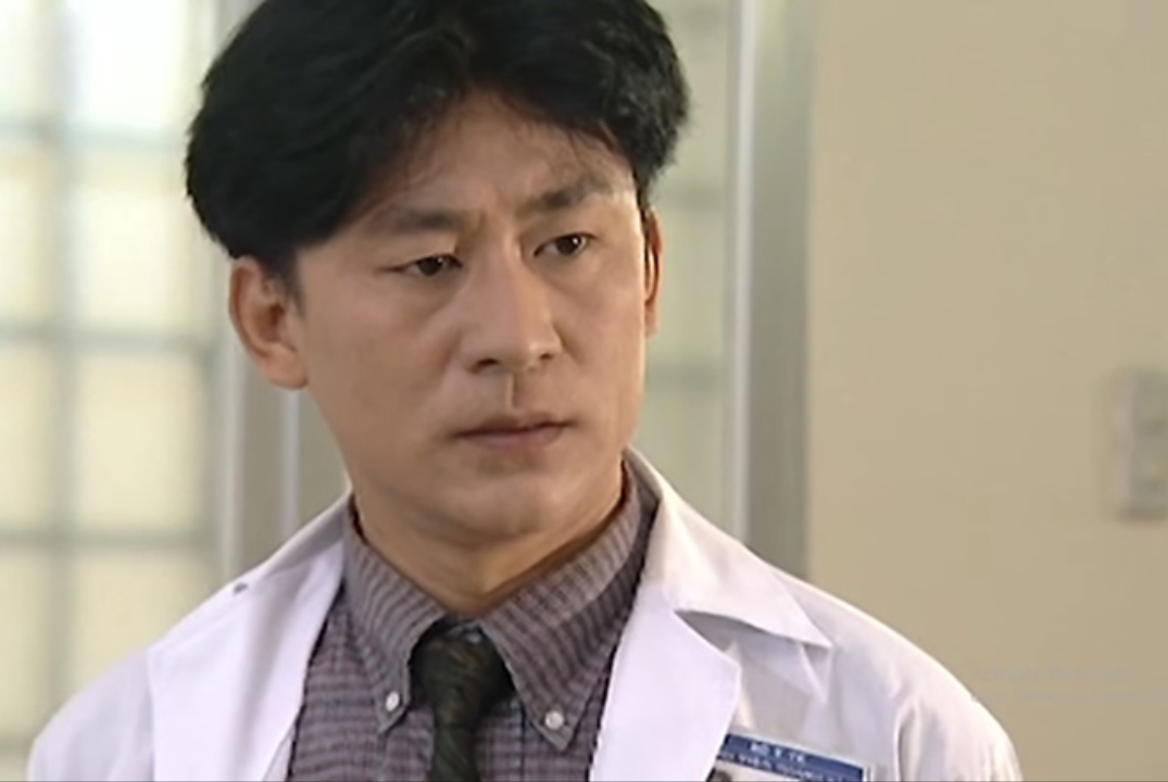 NSND Tạ Minh Tâm cũng từng tham gia đóng phim. Vai diễn bác sĩ Hùng trong phim Blouse trắng để lại dấu ấn sâu đậm.