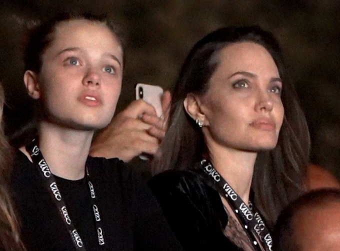 Shiloh Jolie và mẹ - minh tinh Angelina Jolie - đi xem concert ở Rome năm 2022. Ảnh: Backgrid