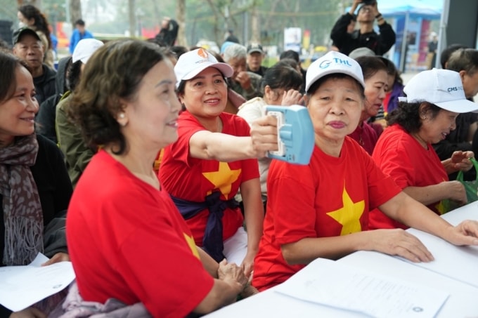 Người cao tuổi được khám sức khỏe miễn phí hồi tháng 1. Ảnh: Mạnh Thắng