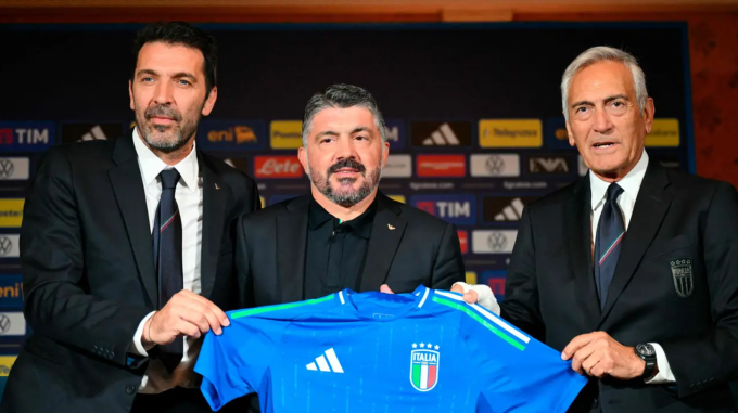 Gianluigi Buffon, Gennaro Gattuso và Gabriele Gravina (từ trái qua) cùng chia tay tuyển Italy sau khi mất vé dự World Cup 2026. Ảnh: Quotidiano