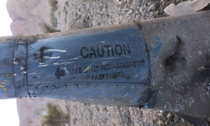 Mảnh vỡ được cho là của tiêm kích Mỹ rơi tại Iran hôm 3/4. Ảnh: PressTV