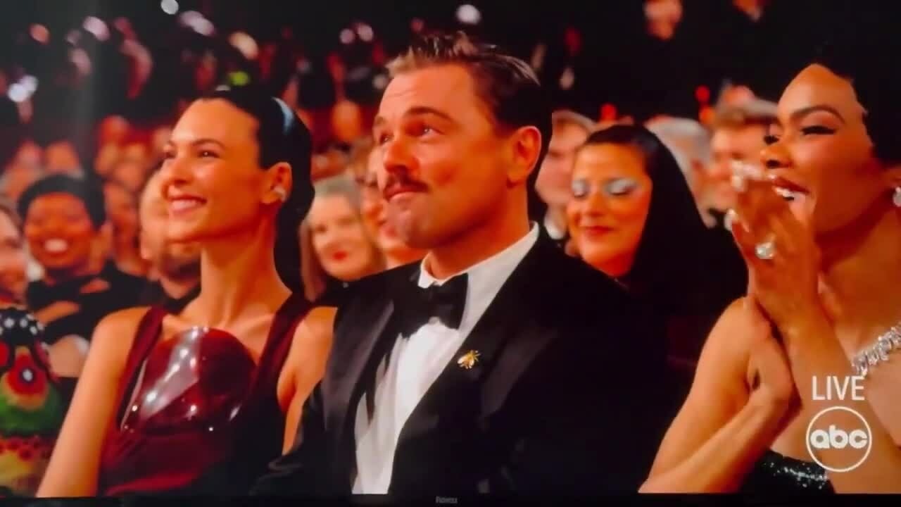 Rose Byrne trêu Leonardo DiCaprio tại Oscar 2026