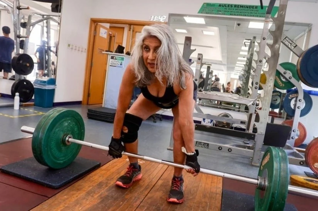 Cụ bà U70 vẫn nâng tạ mỗi ngày nhờ thói quen độc lạ có "1-0-2" - Ảnh 1.