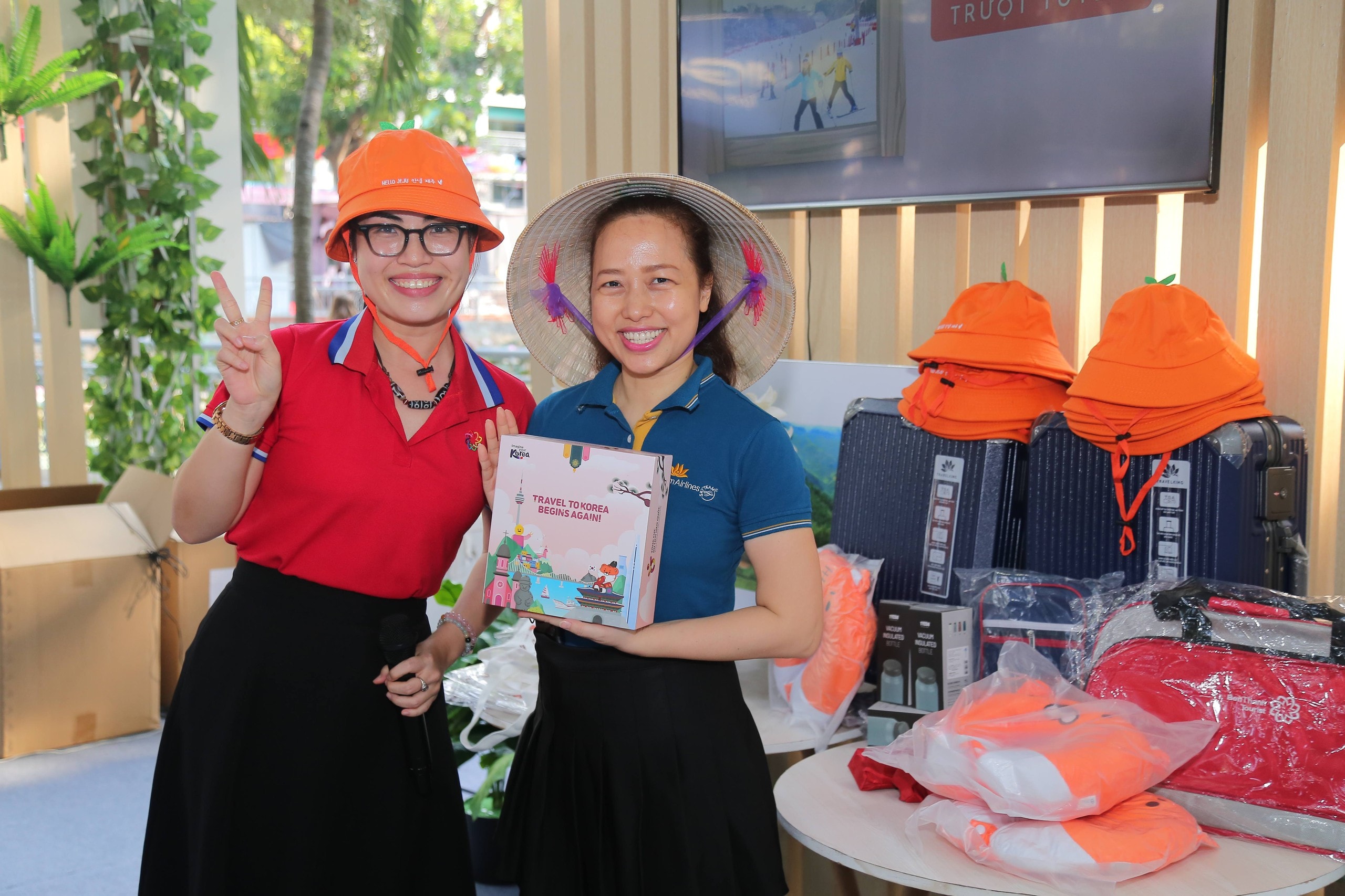 Người dân nhộn nhịp đi săn tour du lịch ưu đãi dịp 30-4 tại ngày hội ở TPHCM - Ảnh 7.