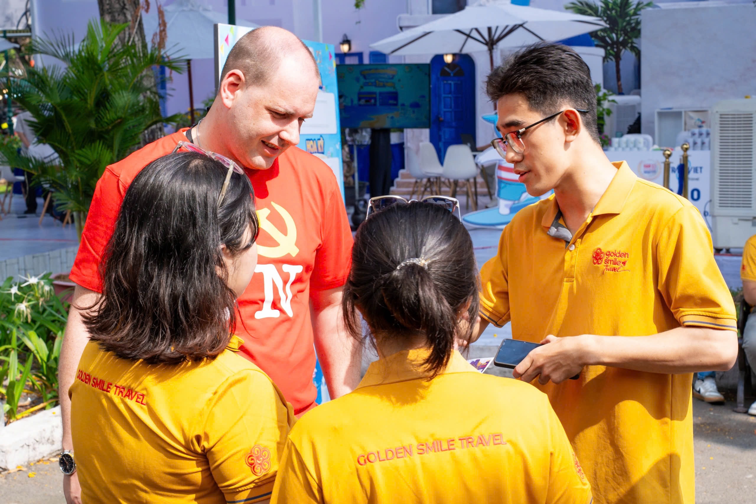 Người dân nhộn nhịp đi săn tour du lịch ưu đãi dịp 30-4 tại ngày hội ở TPHCM - Ảnh 11.