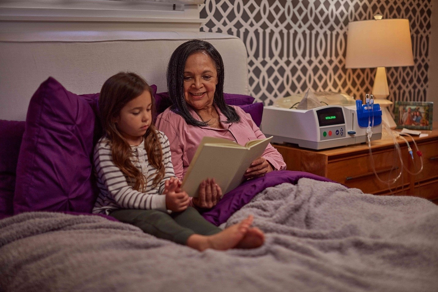 Lọc màng bụng tại nhà có thể giúp người bệnh chủ động hơn trong sinh hoạt. Nguồn: Vantive