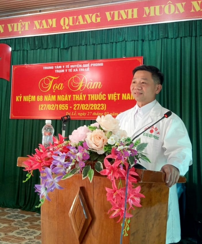 Bác sĩ Lê Anh Đức phát biểu trong lễ kỷ niệm Ngày Thầy thuốc Việt Nam 27/2