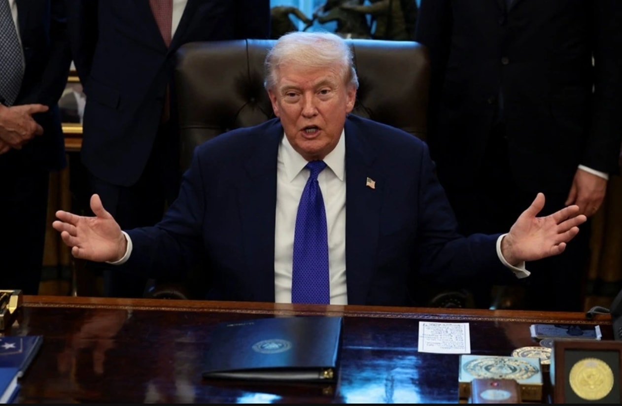 Tổng thống Mỹ Donald Trump trả lời báo giới tại Nhà Trắng. Ảnh: Reuters