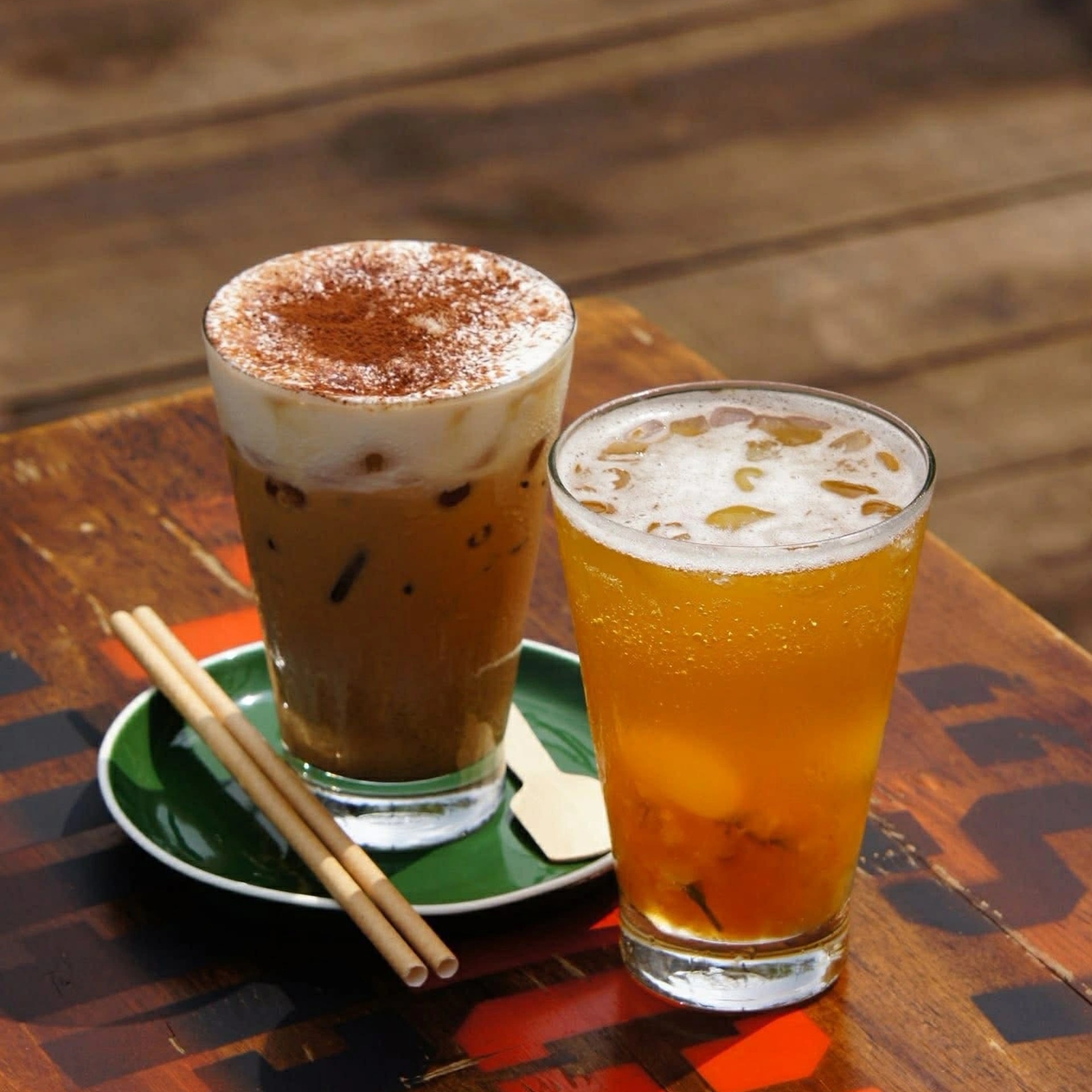 TPHCM: Chủ mang 20 xe phế liệu dựng quán cà phê tận thế, khách nói... u ám - 9