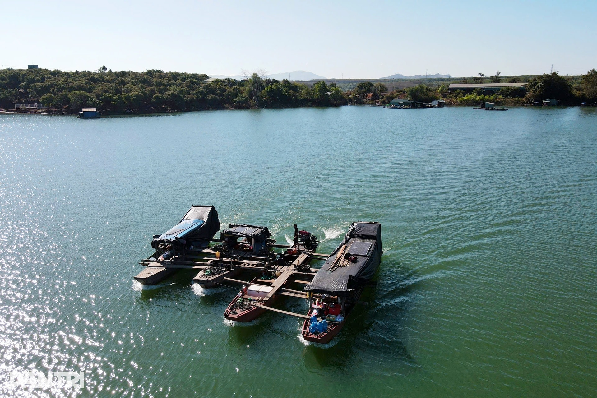 Những người làm nghề “chân không chạm đất” - 10 Những người làm nghề “chân không chạm đất” - 10