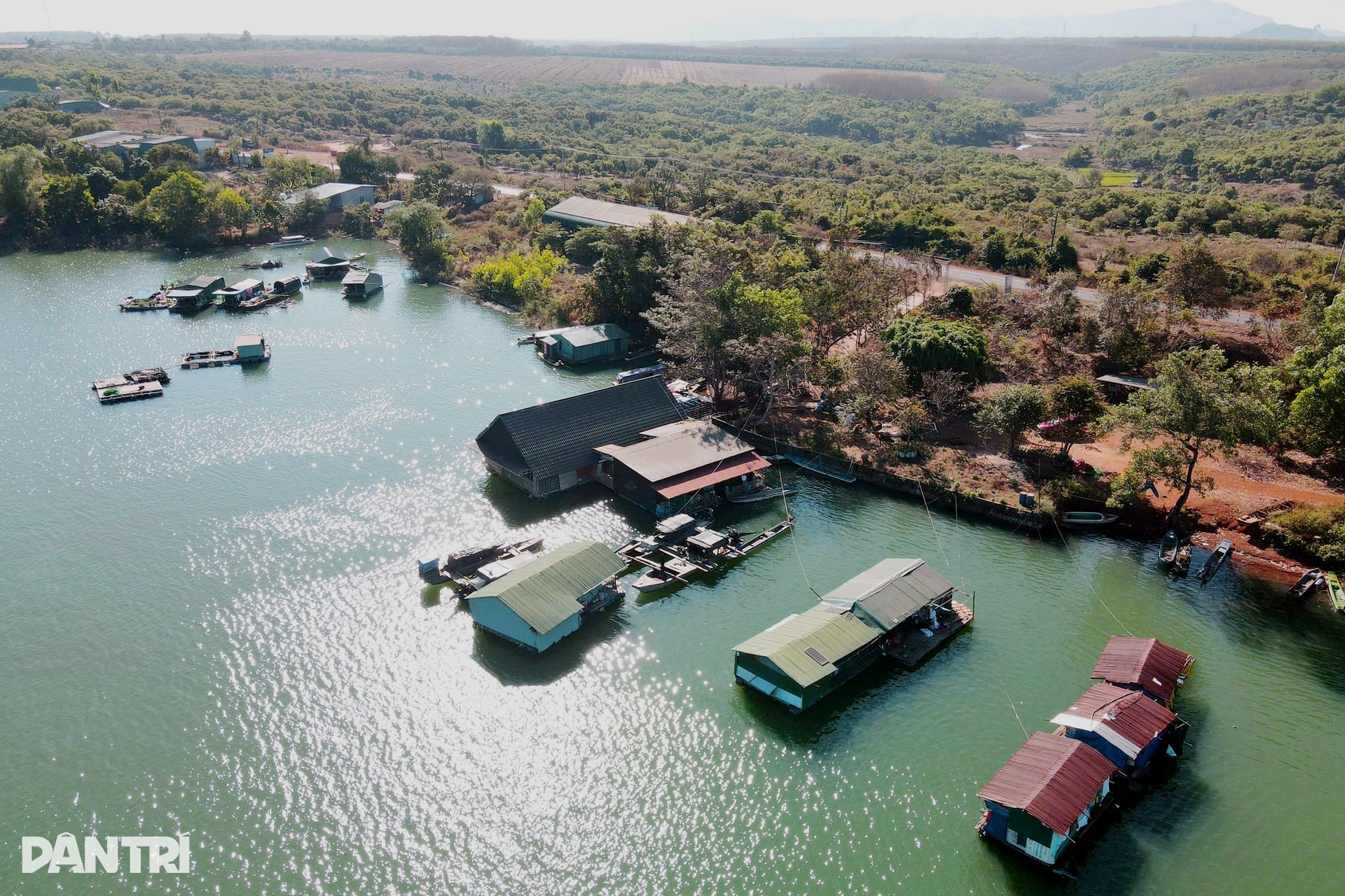 Những người làm nghề “chân không chạm đất” - 1 Những người làm nghề “chân không chạm đất” - 1