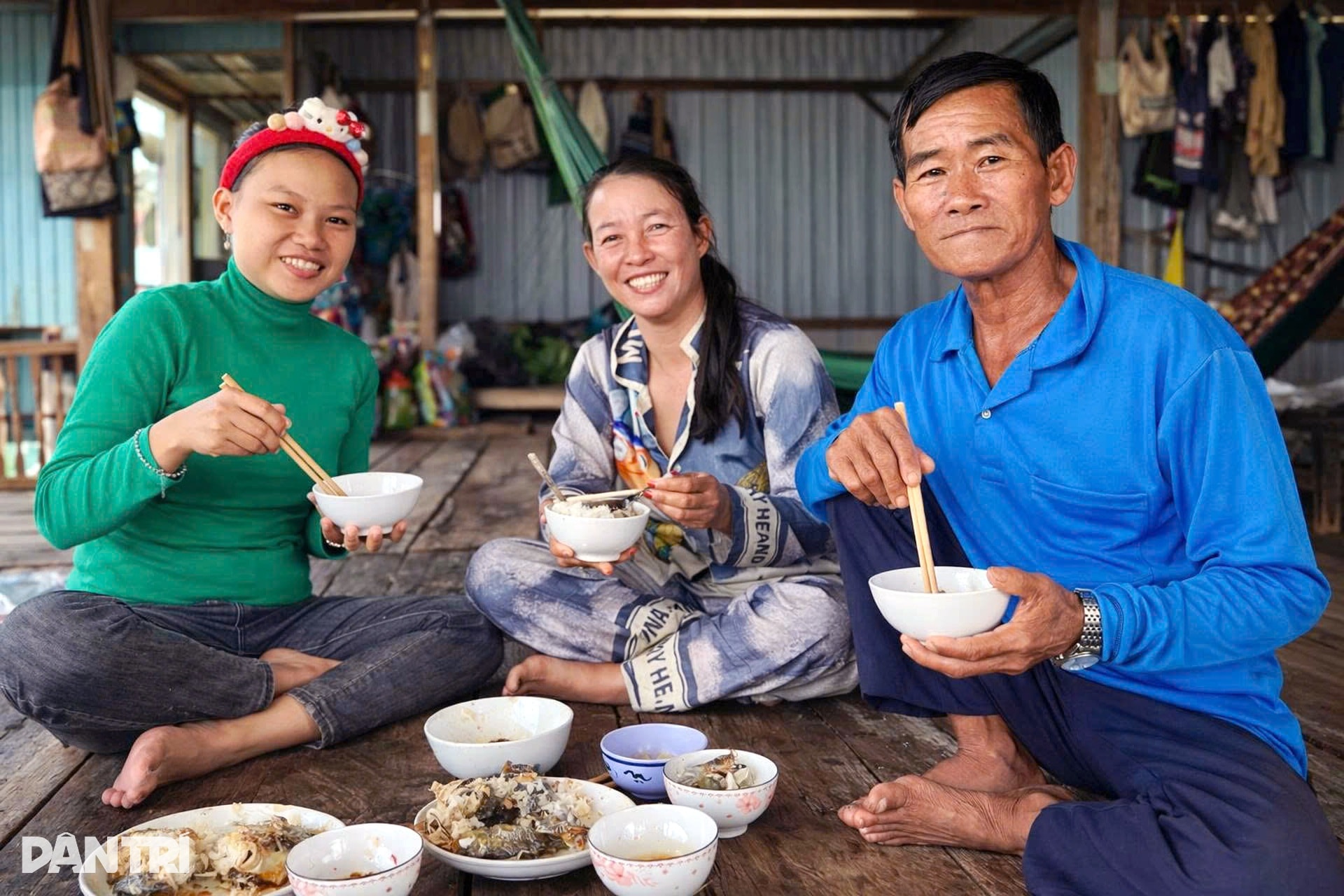 Những người làm nghề “chân không chạm đất” - 5 Những người làm nghề “chân không chạm đất” - 5