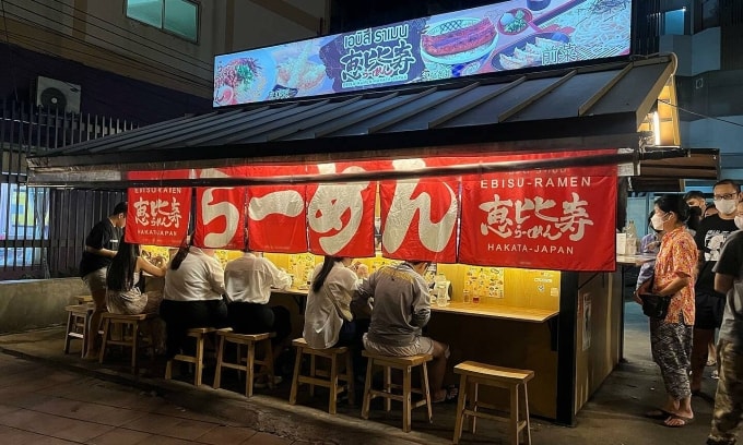 Một cửa hàng ramen trên phố. Ảnh: Smartloker