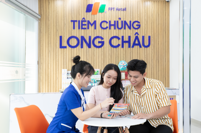 Giải pháp mới từ Long Châu cho phép gia đình tích lũy điểm thưởng cả khi tiêm chủng. Ảnh: Long Châu
