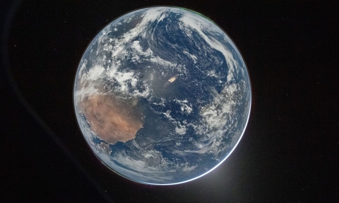 Toàn cảnh Trái Đất nhìn từ tàu Orion. Ảnh: NASA