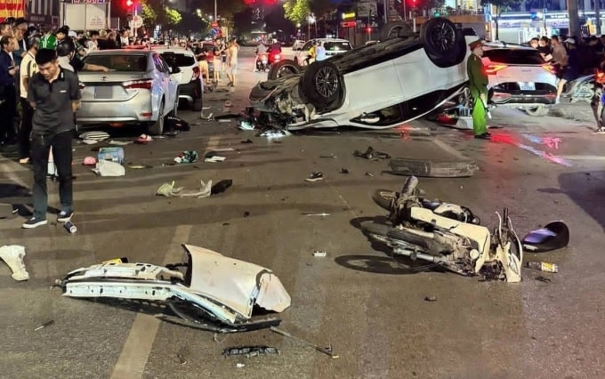 Hiện trường vụ tai nạn đêm 25/3. Ảnh: Việt Quốc