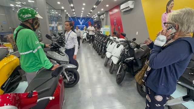 Tài xế xe công nghệ chuyển sang xe điện để tiết kiệm Chi phí xăng năm 2026 - Ảnh 1.