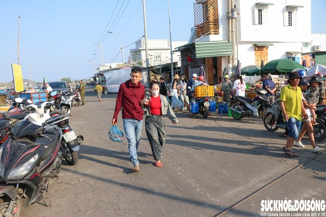 Đến chợ Nại, cảm nhận nhịp sống mặn mòi của làng biển trăm năm- Ảnh 8.