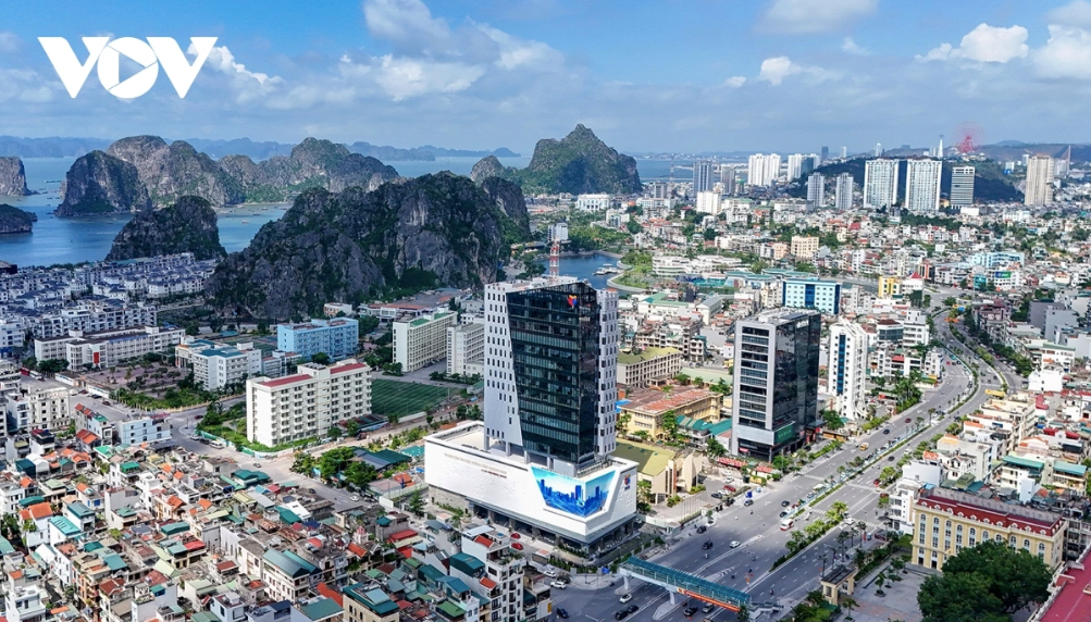 Liên hoan Phát thanh toàn quốc lần thứ XVII – Quảng Ninh 2026 với chủ đề “Phát thanh vì Việt Nam hùng cường, thịnh vượng” do Đài Tiếng nói Việt Nam phối hợp UBND tỉnh Quảng Ninh tổ chức. Đây không chỉ là hoạt động nghiệp vụ lớn nhất của ngành phát thanh Việt Nam mà còn là sự kiện lớn có ý nghĩa cả về chính trị, văn hóa, truyền thông trong bối cảnh chuyển đổi số mạnh mẽ của báo chí.