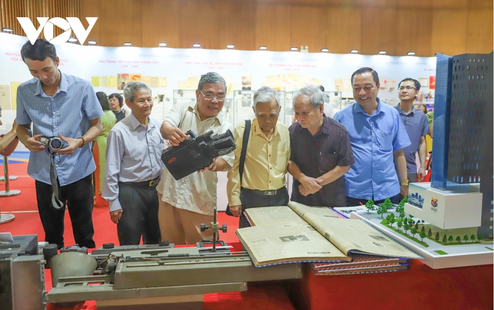 “Giới thiệu về VOV và Báo chí Quảng Ninh” là chủ đề Trưng bày hình ảnh, hiện vật giới thiệu lịch sử phát triển của phát thanh Việt Nam và báo chí Quảng Ninh từ ngày 10-13/4 tại Cung Quy hoạch hội chợ và triến lãm tỉnh Quảng Ninh. Đây là không gian đặc biệt để những người yêu mến phát thanh tìm hiểu về những chặng đường và sự phát triển, đổi mới hôm nay của ngành phát thanh.