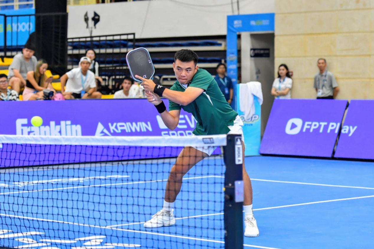 Lý Hoàng Nam gây tranh cãi với pha gọi bóng