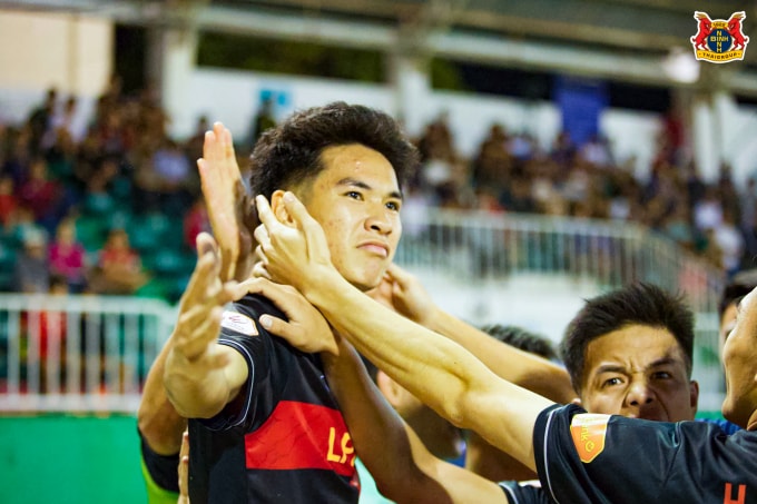 Tiền vệ CLB Ninh Bình Lê Văn Thuận mừng bàn ấn định chiến thắng 2-1 trước HAGL ở vòng 17 V-League 2025-2026, trên sân Pleiku ở Gia Lai ngày 5/4/2026. Ảnh: Ninh Bình FC