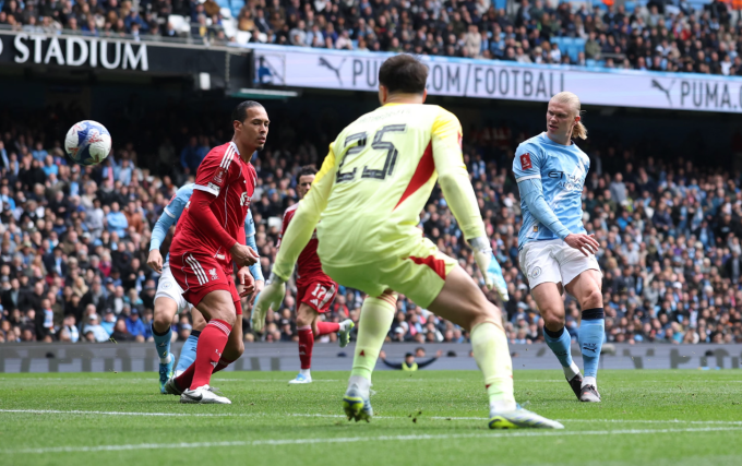 Erling Haaland ghi bàn ấn định tỷ số trong trận Man City thắng Liverpool 4-0 ở tứ kết Cup FA trên sân Etihad, thành phố Manchester, Vương quốc Anh ngày 4/4/2026. Ảnh: Reuters