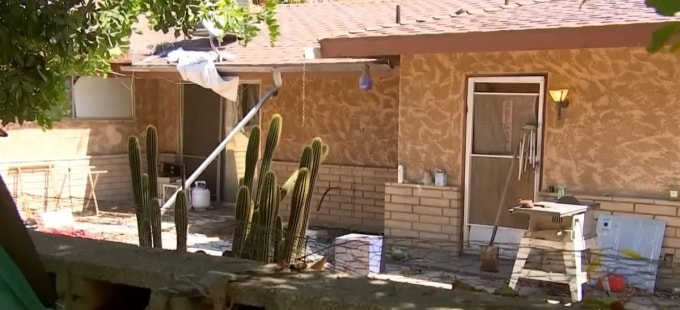 Trista Spicer giấu xác bạn trai trong ngôi mộ tạm bợ nằm dưới cầu thang ở sân sau. Ảnh: NBCLA