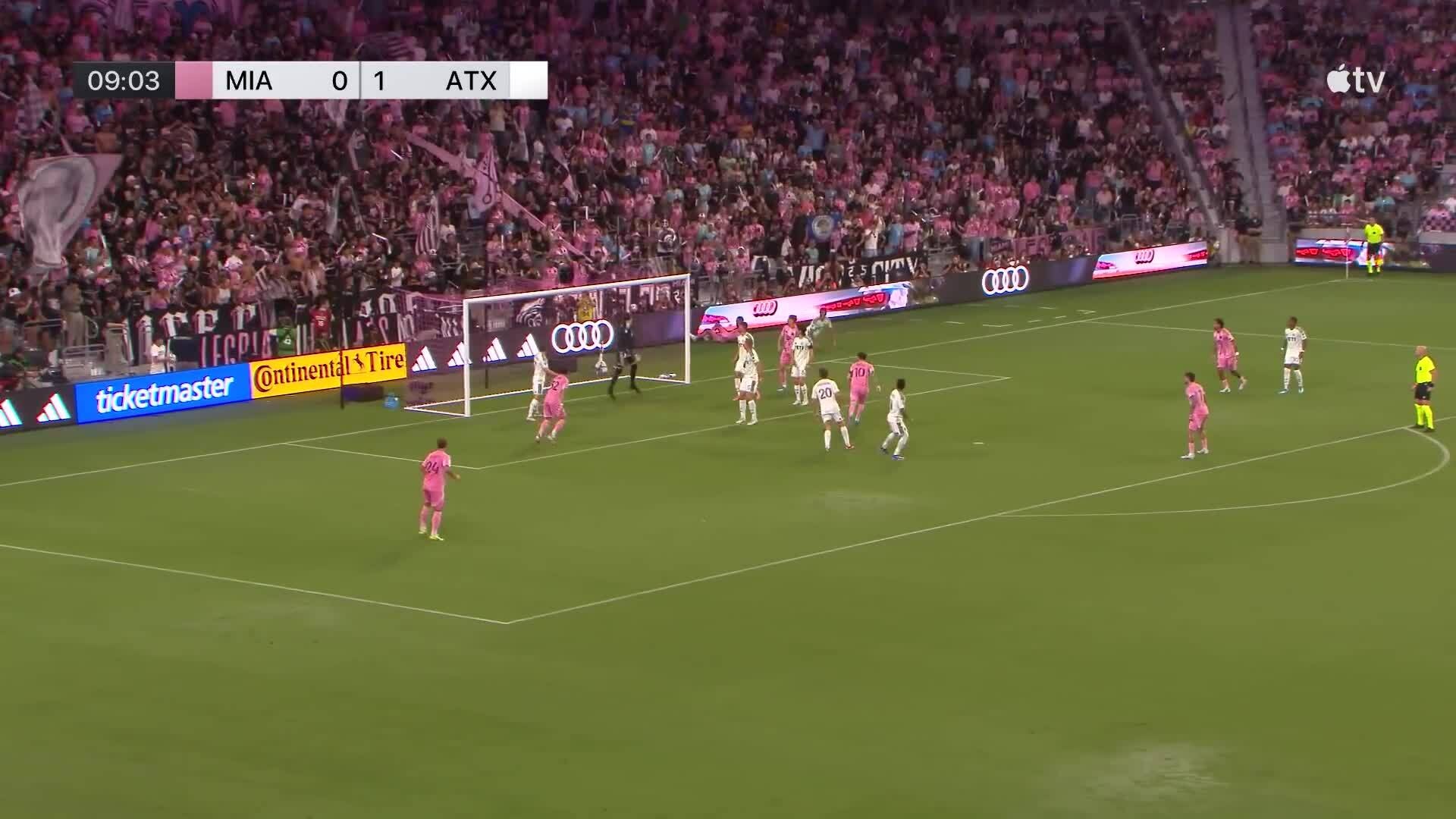 Messi ghi bàn trong ngày ra mắt sân mới