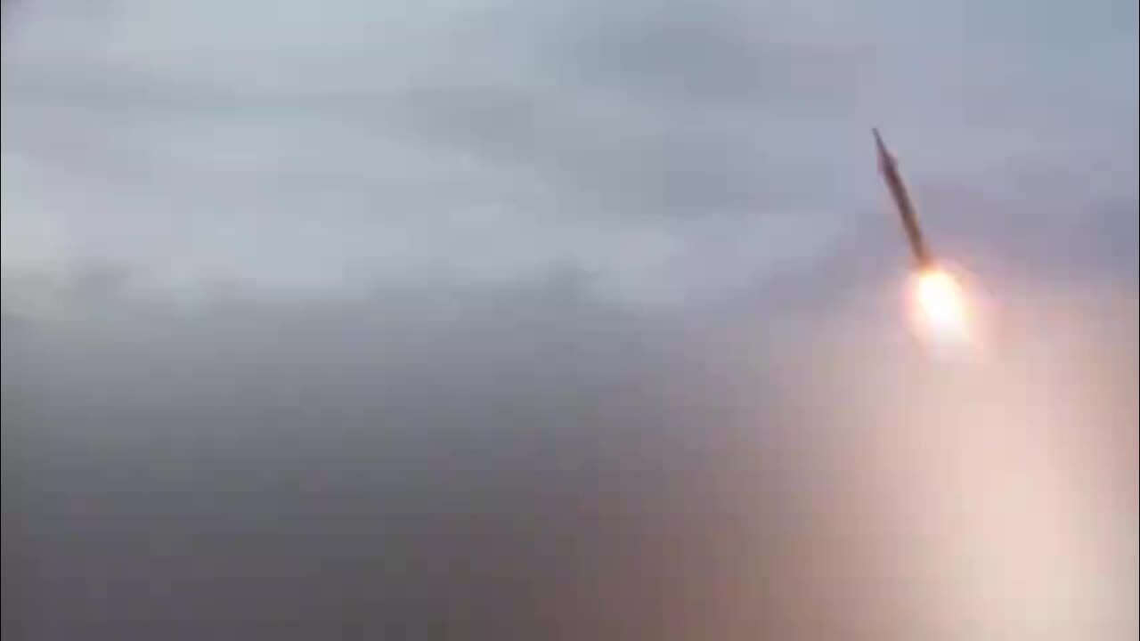 Iran tuyên bố phóng tên lửa tập kích tổ hợp Patriot, pháo HIMARS Mỹ