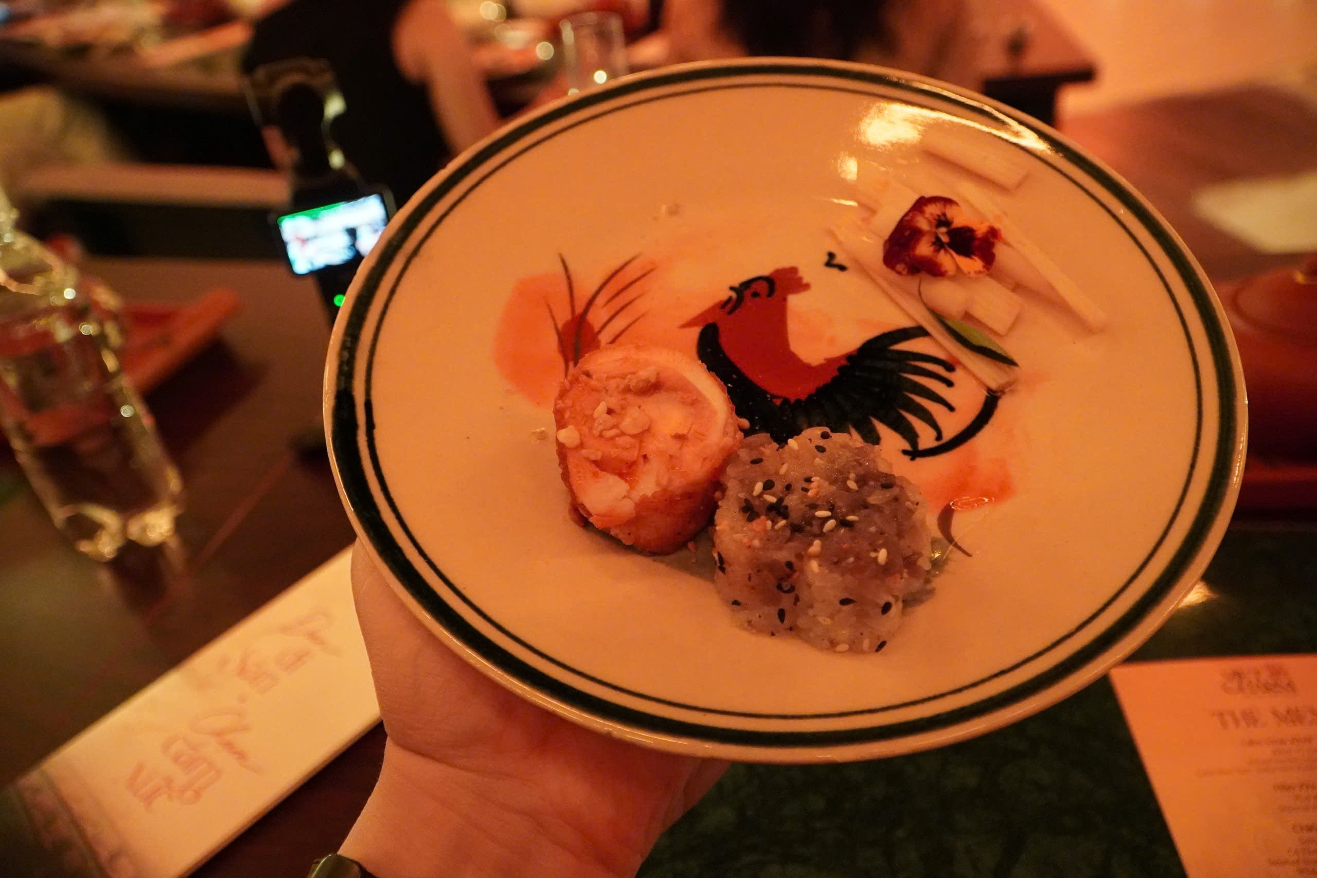 VIDEO: Show nghệ thuật, ẩm thực gần 2 triệu đồng ở trung tâm TPHCM có gì đặc biệt? - Ảnh 14.