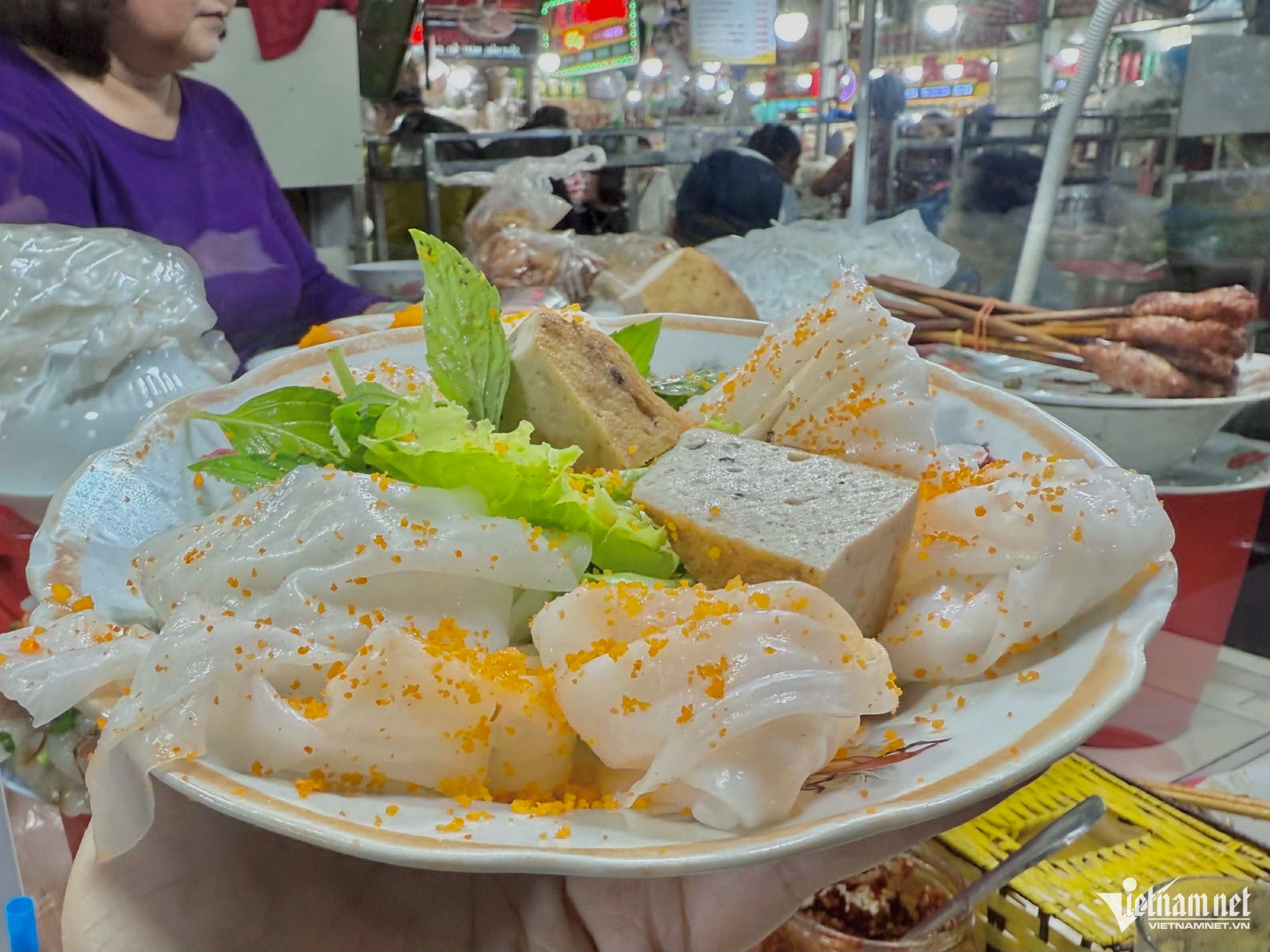 4 Món bánh đặc sản Huế giá rẻ , khách ăn chục chiếc chưa chán - Ảnh 2. 4 Món bánh đặc sản Huế giá rẻ , khách ăn chục chiếc chưa chán - Ảnh 2.