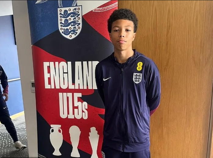 Con trai cựu danh thủ Brazil khoác áo đội tuyển U15 Anh - Ảnh 1.