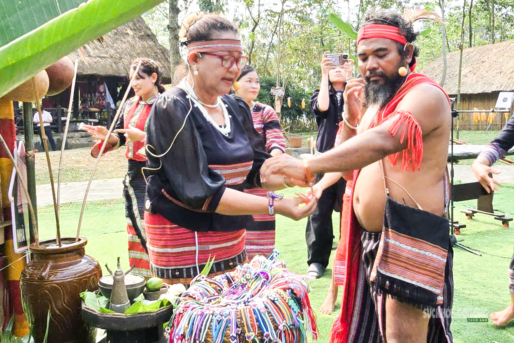 Theo nhịp cồng chiêng vào lễ cầu an của người S'tiêng- Ảnh 6.