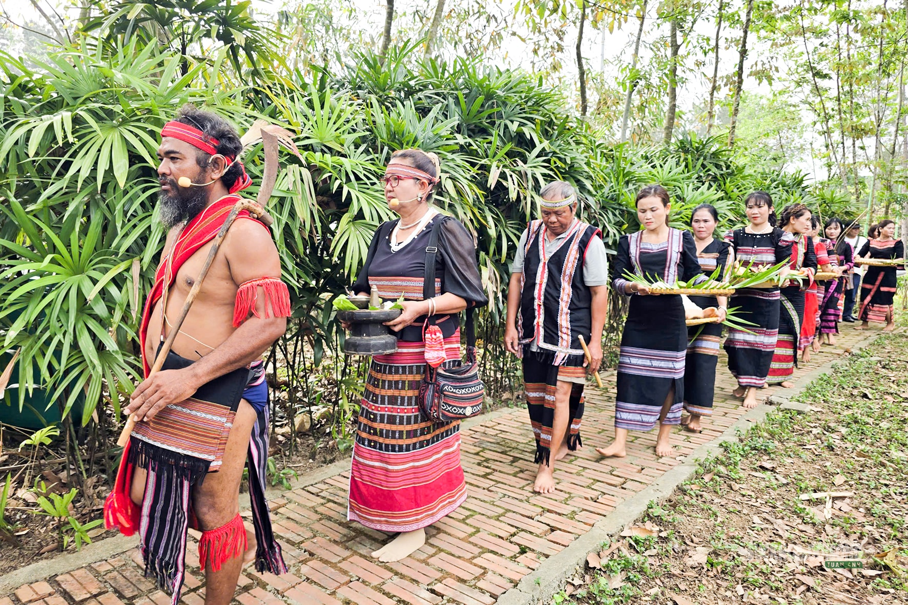 Theo nhịp cồng chiêng vào lễ cầu an của người S'tiêng- Ảnh 4.