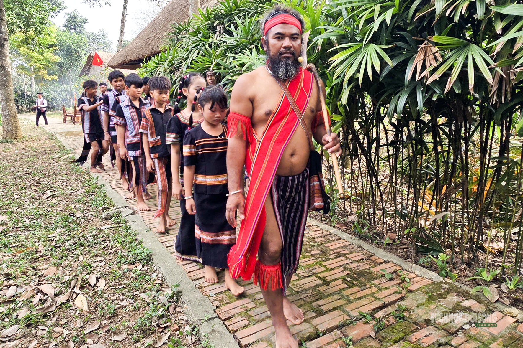 Theo nhịp cồng chiêng vào lễ cầu an của người S'tiêng- Ảnh 9.