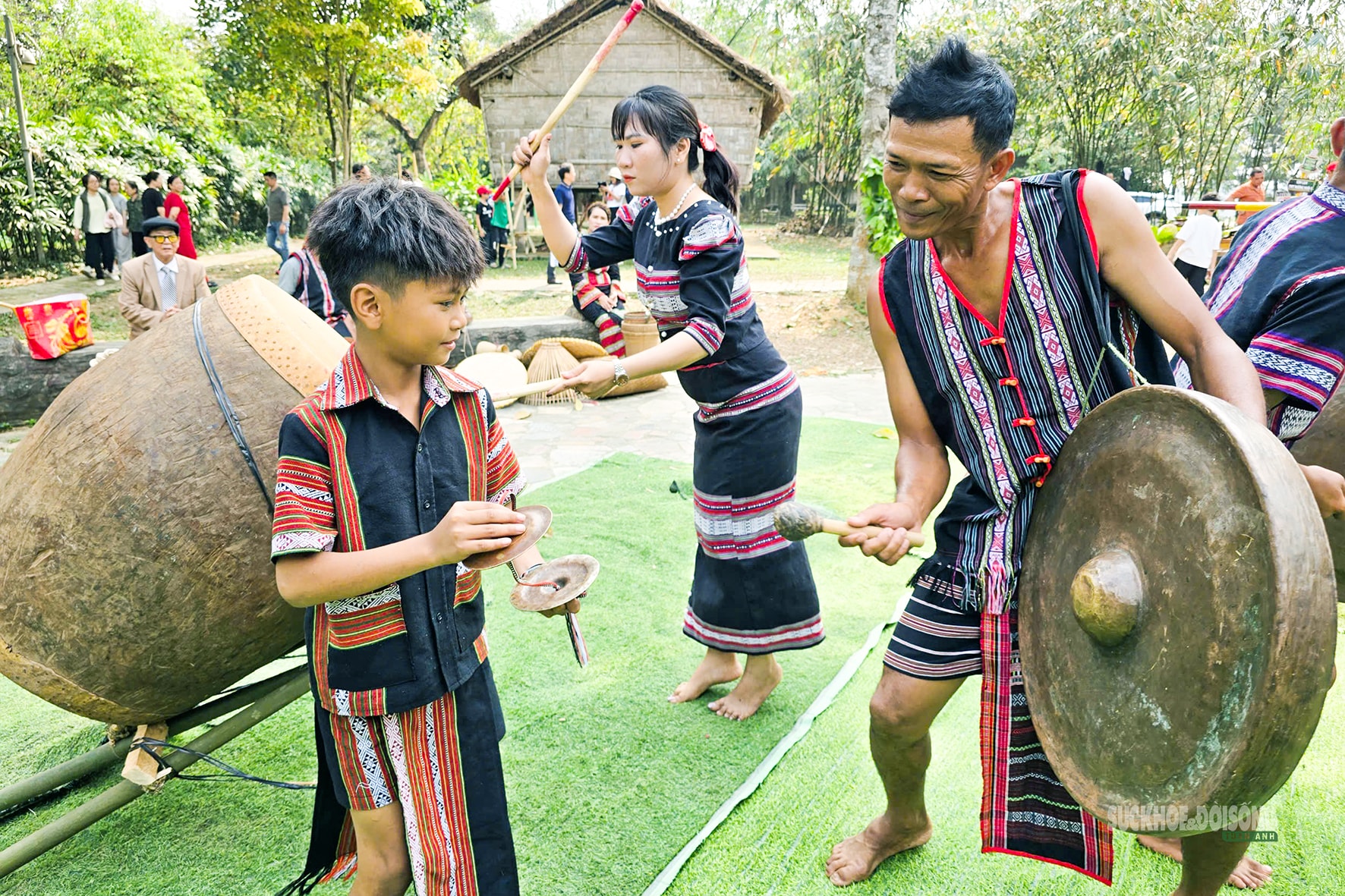 Theo nhịp cồng chiêng vào lễ cầu an của người S'tiêng- Ảnh 3.