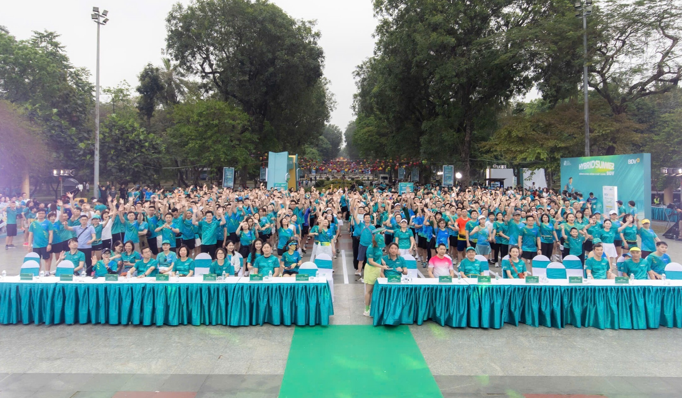 Các vận động viên và khách mời tham gia chương trình tại Công viên Thống Nhất, Hà Nội