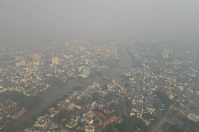 Một góc nhìn thành phố Chiang Mai, miền Bắc Thái Lan từ trên cao bị ô nhiễm không khí, ngày 31/3. Ảnh: Reuters