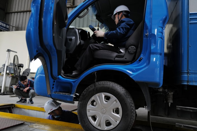 Đăng kiểm xe tại Hà Nội. Ảnh: Ngọc Thành