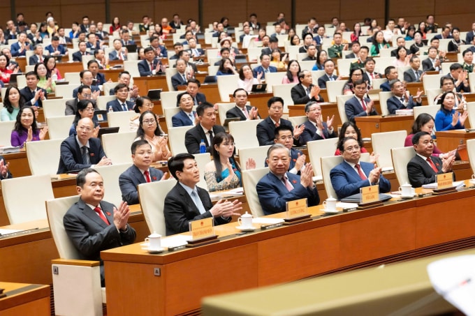 Tổng Bí thư Tô Lâm, Chủ tịch nước Lương Cường, Thủ tướng Phạm Minh Chính, Chủ tịch Quốc hội Trần Thanh Mẫn và Thường trực Ban Bí thư Trần Cẩm Tú tại phiên khai mạc kỳ họp, sáng 6/4. Ảnh: Hoàng Phong