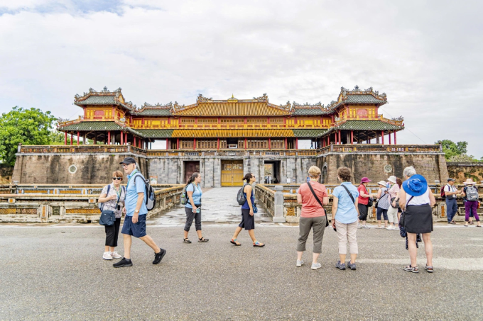 Du khách tham quan Đại Nội Huế cuối tháng 10/2025. Ảnh:Võ Thạnh