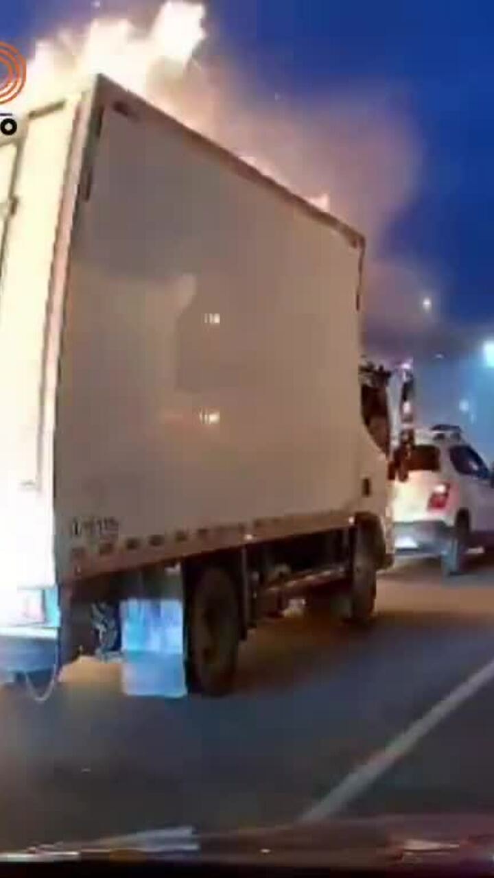 Xe đầu kéo đâm một loạt ôtô ở trạm thu phí, 5 người chết