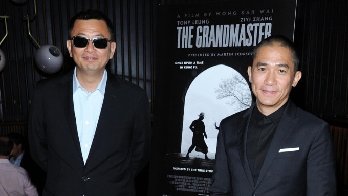 Đạo diễn Vương Gia Vệ (trái) và Lương Triều Vỹ. Ảnh: HK01