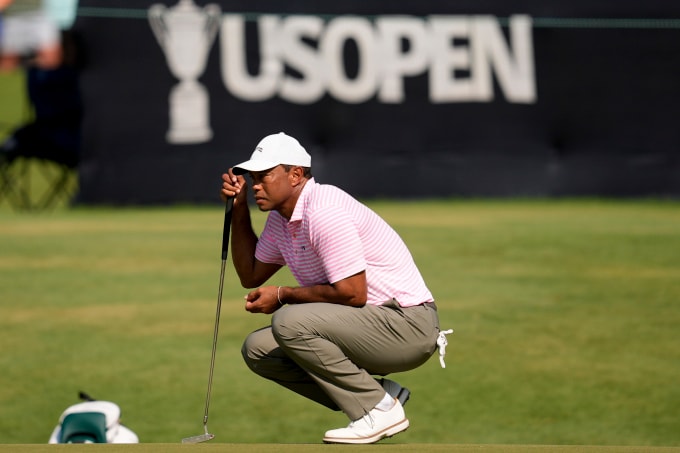 Tiger Woods ở vòng đầu US Open ngày 13/7/2024 trên sân Pinehurst. Ảnh: AP